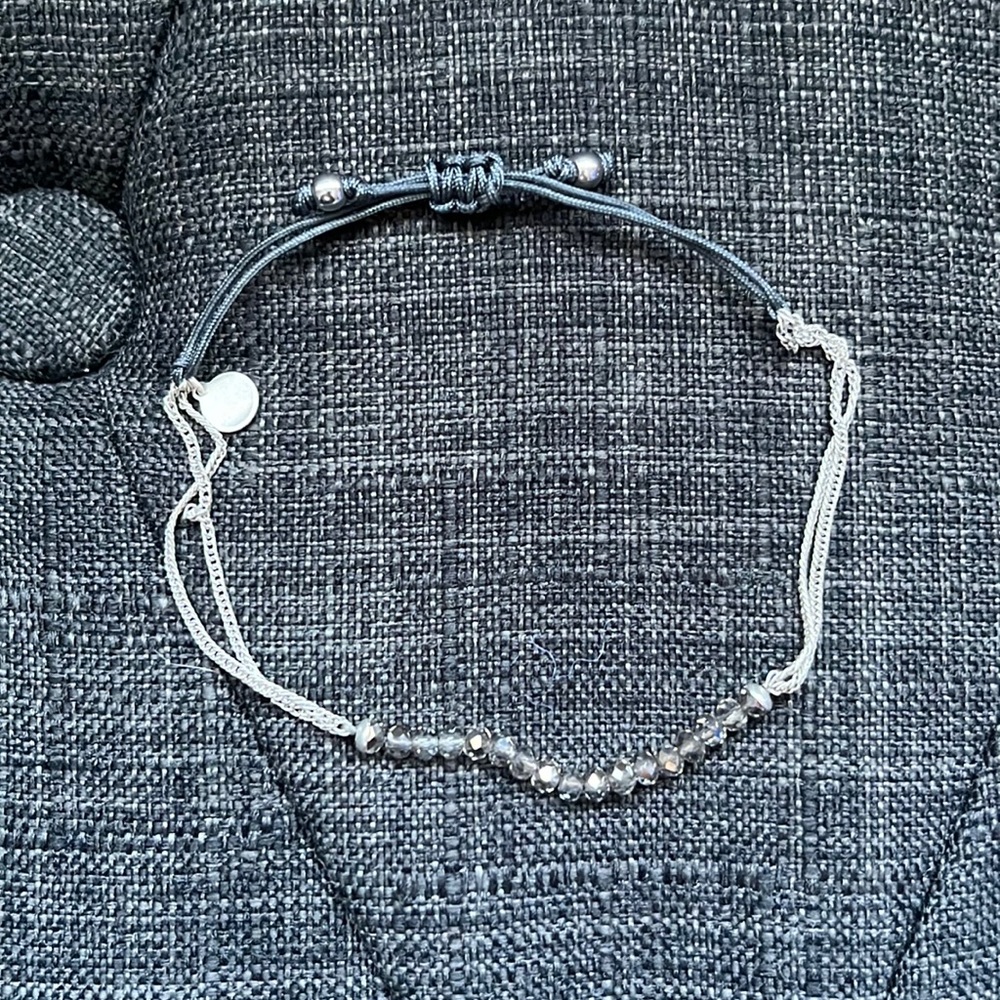 Adjustable gem bracelet